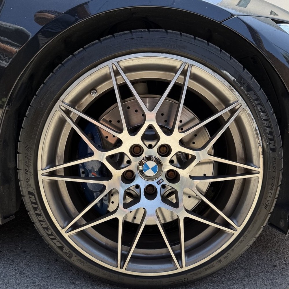 BMW wheel before repair