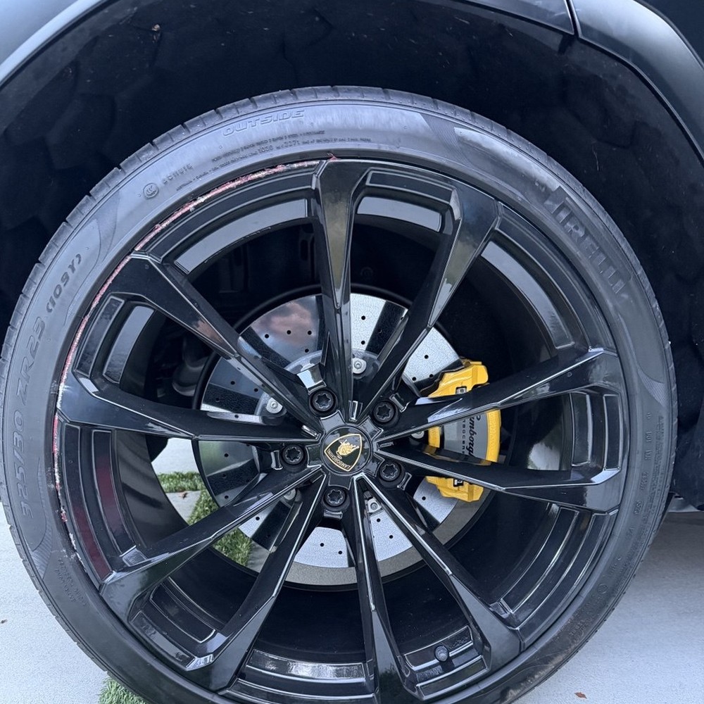 Lamborghini wheel before repair