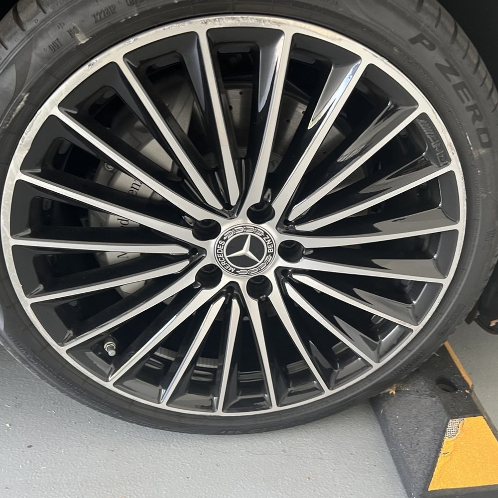 Mercedes-Benz wheel before repair