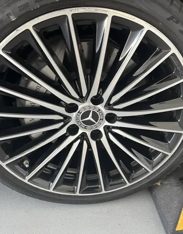 Mercedes rim before repair